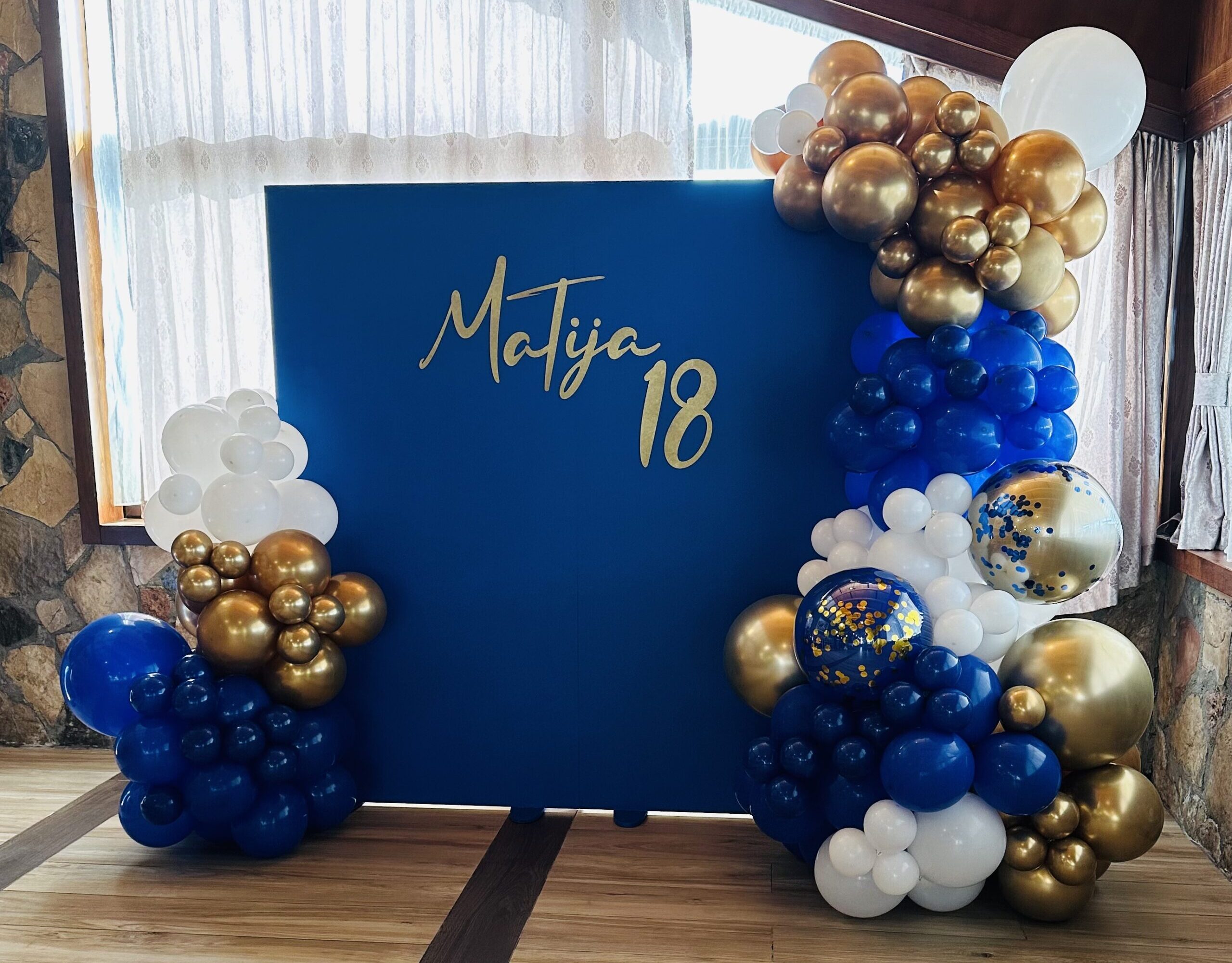 Balonska dekoracija za 18. rođendan