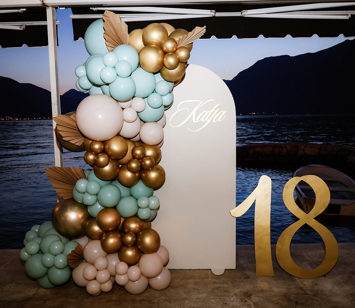 Balonska dekoracija za 18. rođendan