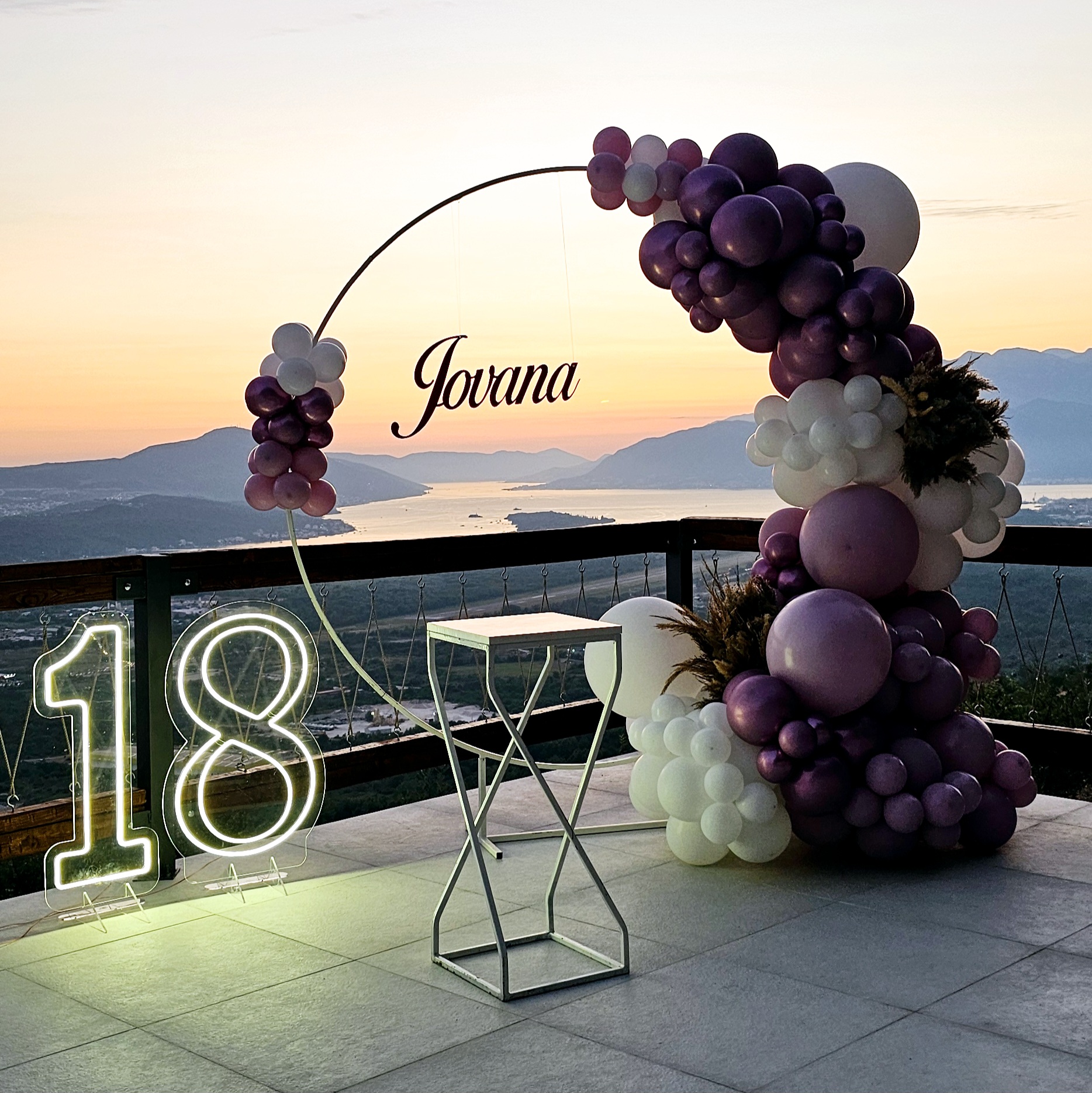 Balonska dekoracija za 18. rođendan