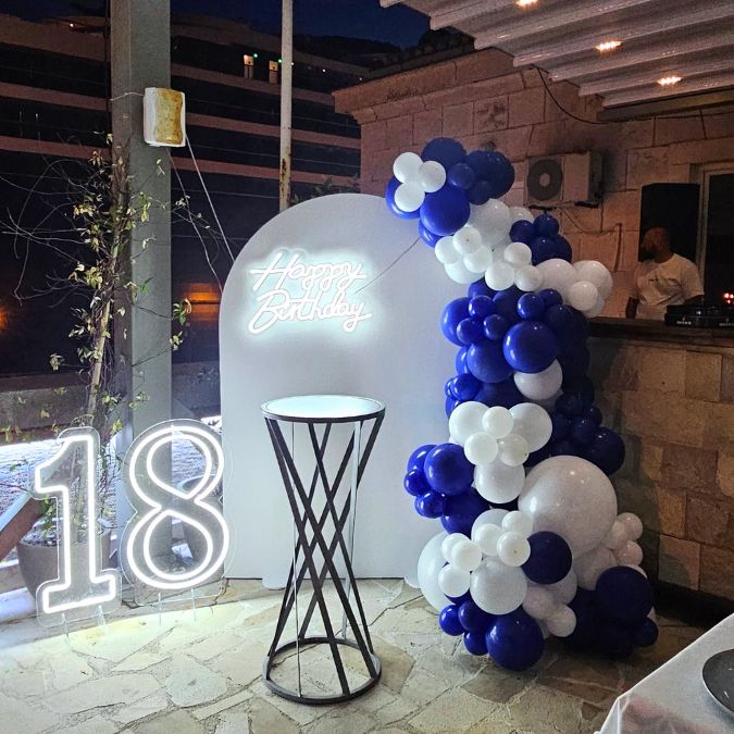 Balonska dekoracija za 18. rođendan