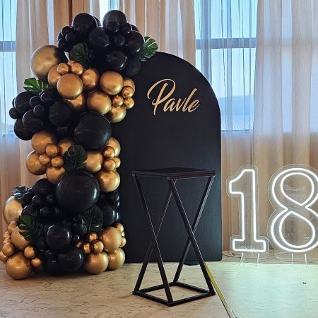 Balonska dekoracija za 18. rođendan