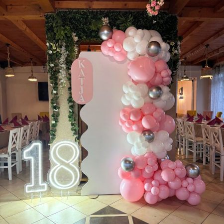 Balonska dekoracija za 18. rođendan