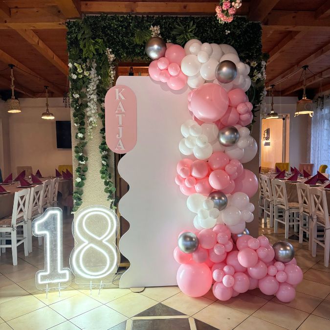 Balonska dekoracija za 18. rođendan