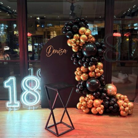 Balonska dekoracija za 18. rođendan