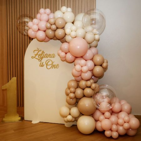 Balloon decoration for the 1st birthday