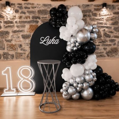 Balonska dekoracija za 18. rođendan